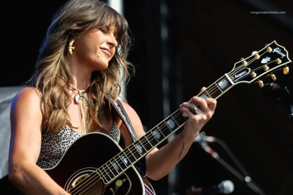Ella Langley with her guitar